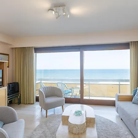 Spacious With Direct Sea View *