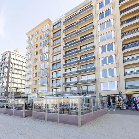 Spacious With Direct Sea View Appartement Middelkerke