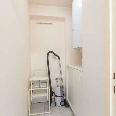 Apartman Spacious With Direct Sea View *