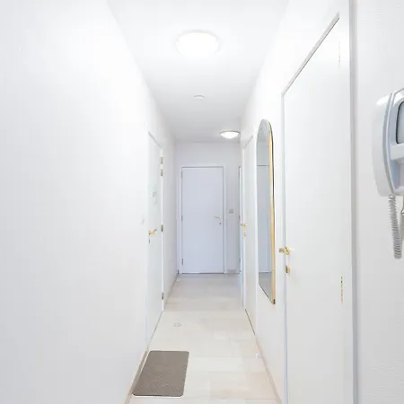 Spacious With Direct Sea View Apartman *