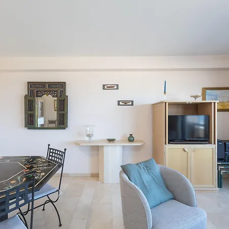 Spacious With Direct Sea View Appartement Middelkerke
