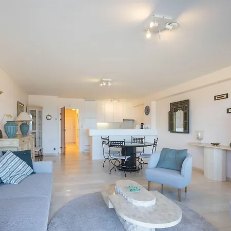 Spacious With Direct Sea View Appartement *